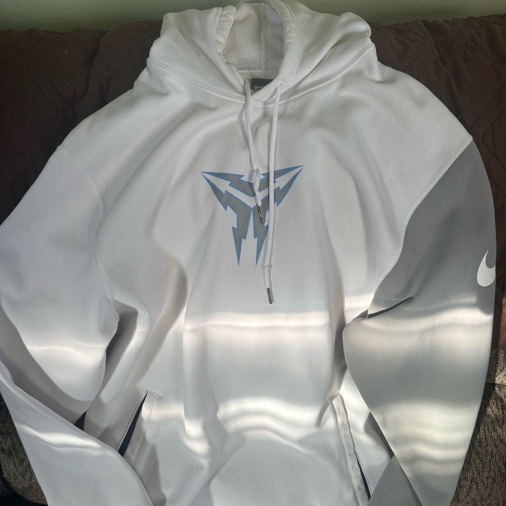 MENS NIKE. WHITE AND GREY HOODIE.
